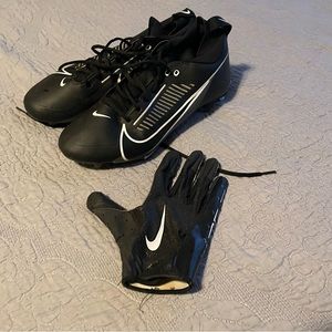 Nike Vapor Edge Pro 360 Football Cleats with Large Vapor Pro 7.0 Football Gloves